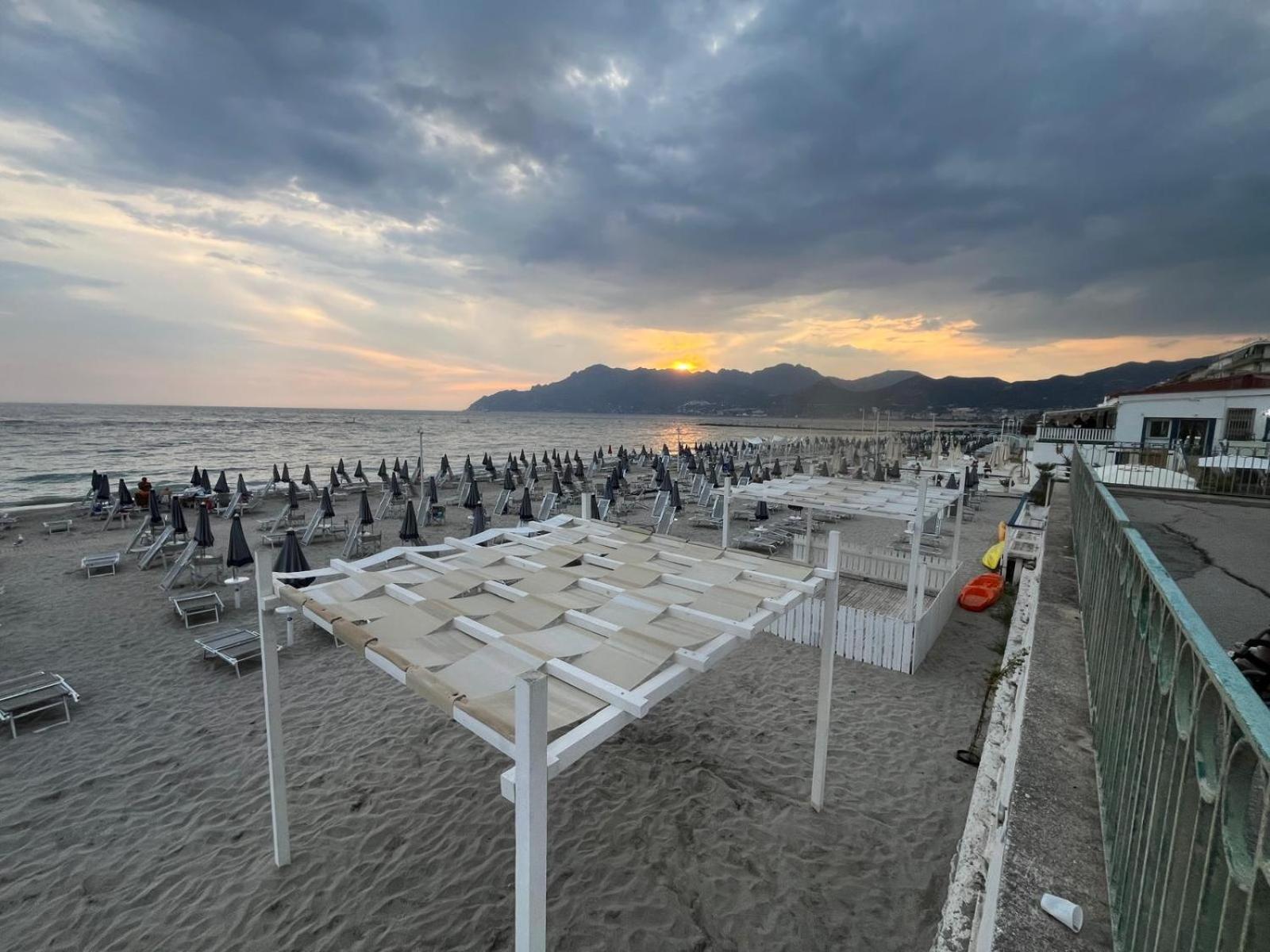 La Casa Di Rebecca Appartement Salerno Buitenkant foto